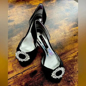 Nina New York | women’s black satin Corrine dress heels. Size: 7.5M (37.5